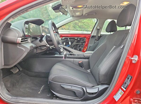 5NPLS4AG2PH119742 2023 HYUNDAI ELANTRA Red Widok wnętrza z przodu