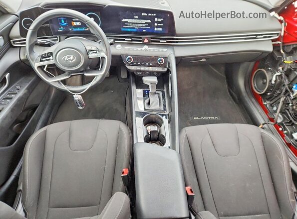 5NPLS4AG2PH119742 2023 HYUNDAI ELANTRA Red Widok deski rozdzielczej