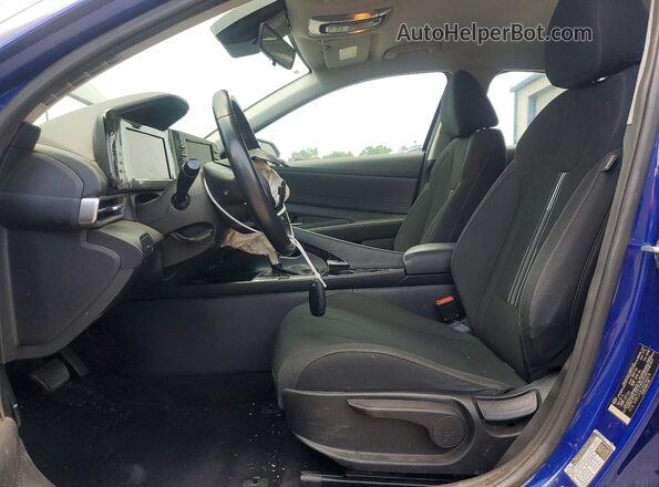 5NPLS4AG3NH053716 2022 HYUNDAI ELANTRA Blue Widok wnętrza z przodu