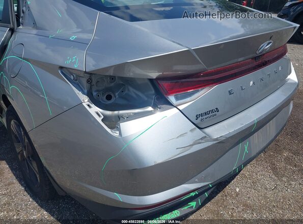 5NPLS4AG3NH082603 2022 HYUNDAI ELANTRA Silver Widok z przodu