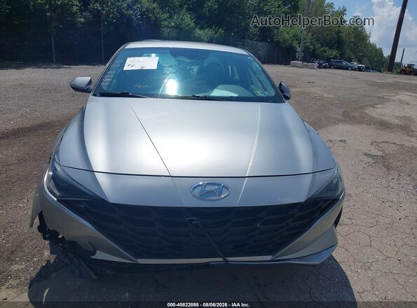 5NPLS4AG3NH082603 2022 HYUNDAI ELANTRA Silver Widok wnętrza z tyłu