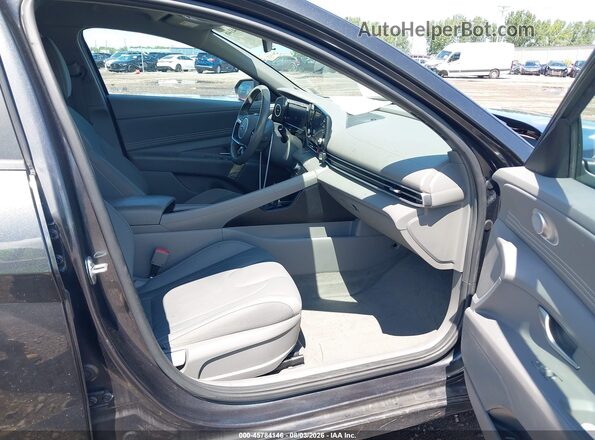 5NPLS4AG4NH065602 2022 HYUNDAI ELANTRA Gray Вид салону спереду