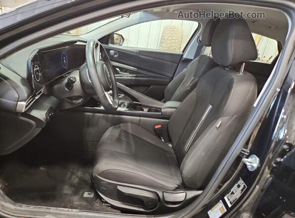 5NPLS4AG4PH092186 2023 HYUNDAI ELANTRA Black Widok wnętrza z przodu