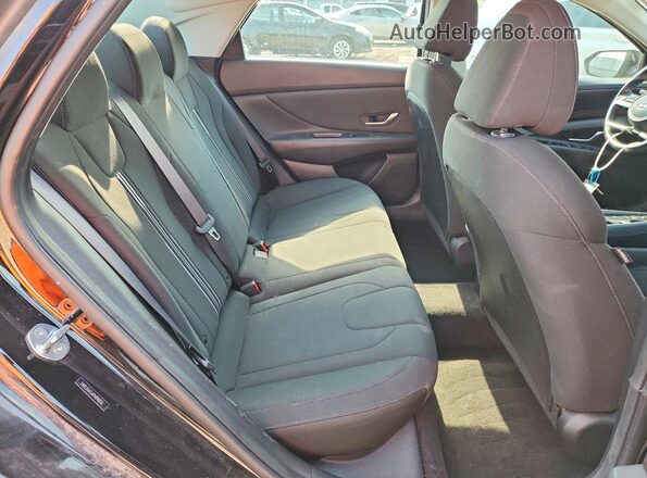 5NPLS4AG4PH096058 2023 HYUNDAI ELANTRA Black Widok tylnych siedzeń
