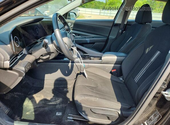 5NPLS4AG4PH096058 2023 HYUNDAI ELANTRA Black Widok wnętrza z przodu