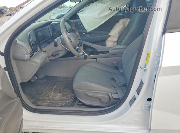 5NPLS4AG5MH039086 2021 HYUNDAI ELANTRA Белый Вид салона спереди