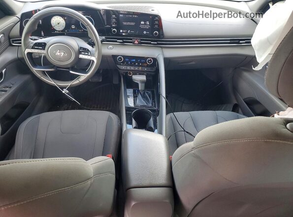 5NPLS4AG5MH039086 2021 HYUNDAI ELANTRA Белый Вид панели приборов