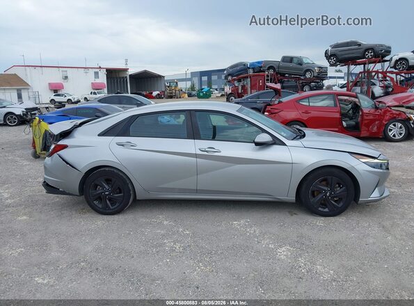 5NPLS4AG6MH024743 2021 HYUNDAI ELANTRA Серебряный Вид задней части салона
