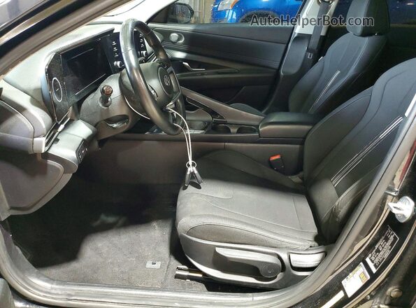 5NPLS4AG6NH059106 2022 HYUNDAI ELANTRA Черный Вид салона спереди