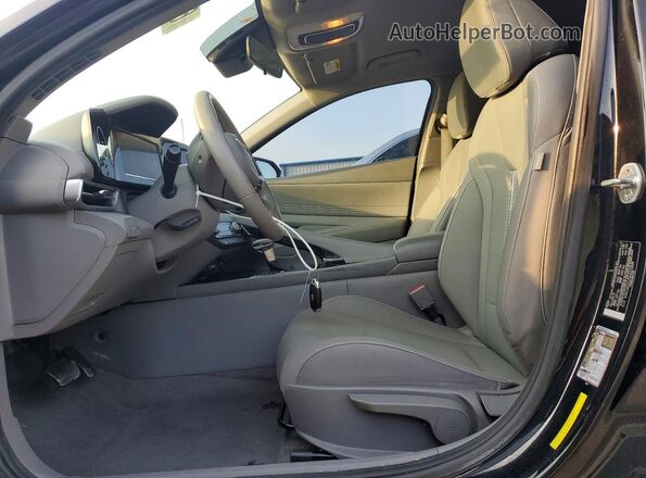 5NPLS4AG7NH067490 2022 HYUNDAI ELANTRA Black Widok wnętrza z przodu