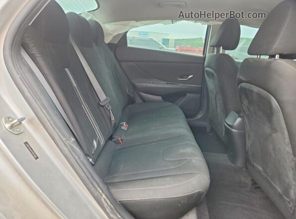 5NPLS4AG8MH022489 2021 HYUNDAI ELANTRA Silver Հետևի նստատեղերի տեսք