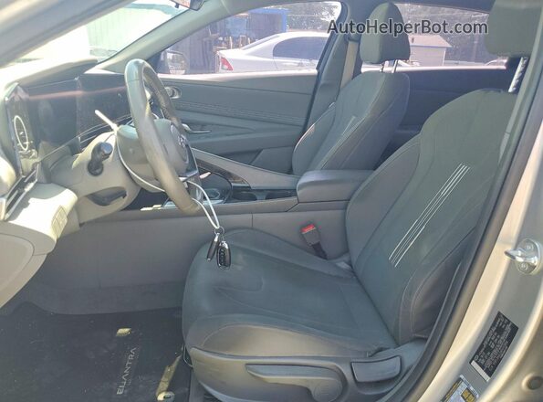 5NPLS4AG8PH112858 2023 HYUNDAI ELANTRA Gray Widok wnętrza z przodu