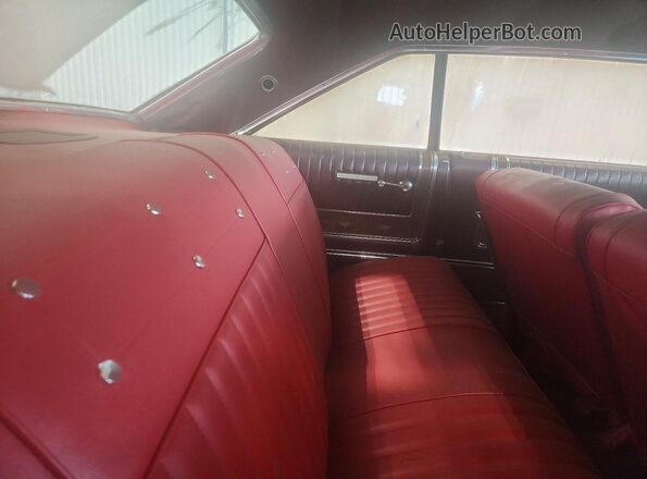 5P67X117950 1965 FORD GALAXIE White Rear seats view