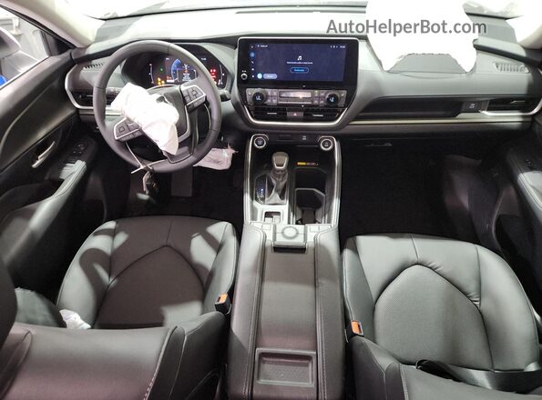 5TDAAAA51TS046942 2026 TOYOTA GRAND Silver 