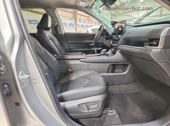 5TDAAAA59RS017584 2024 TOYOTA GRAND Silver Widok wnętrza z przodu