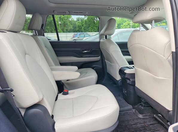 5TDAAAB50SS091318 2025 TOYOTA GRAND White უკანა სალონის ხედი
