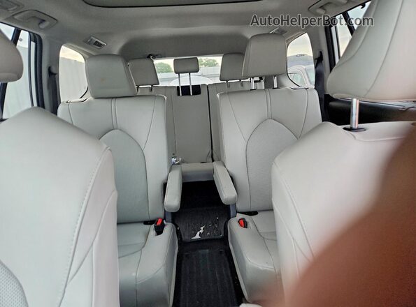 5TDAAAB50SS091318 2025 TOYOTA GRAND White უკანა სავარძლების ხედი