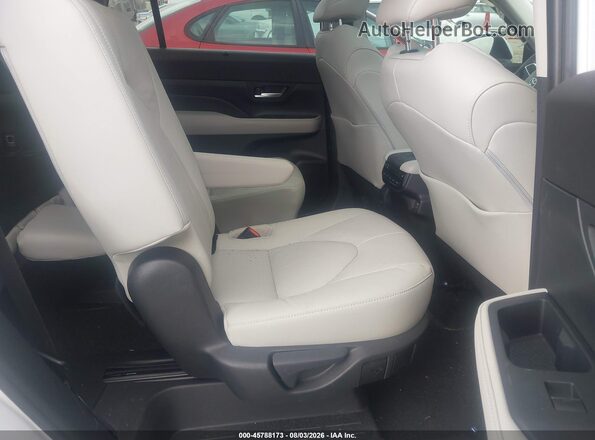 5TDAAAB51TS130970 2026 TOYOTA GRAND HIGHLANDER White Vista de la etiqueta del VIN