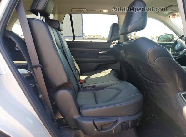 5TDAAAB53RS030586 2024 TOYOTA GRAND White 