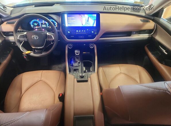 5TDAAAB53RS043774 2024 TOYOTA GRAND Silver Vista del salpicadero