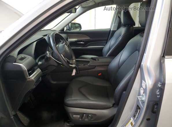 5TDAAAB55SS082534 2025 TOYOTA GRAND Silver Widok wnętrza z przodu
