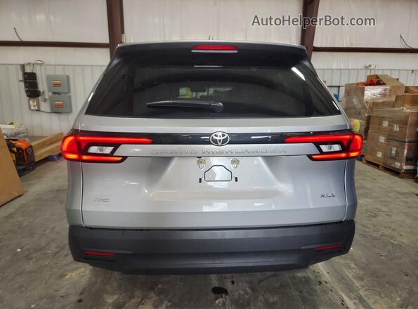 5TDAAAB56TS129796 2026 TOYOTA GRAND Silver Вид ззаду