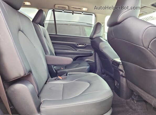 5TDAAAB56TS129796 2026 TOYOTA GRAND Silver Вид задньої частини салону