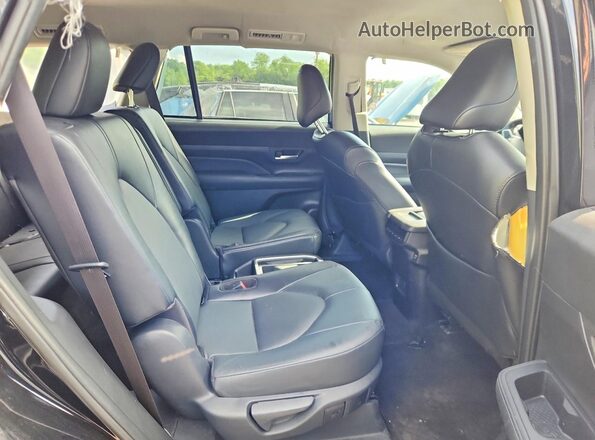 5TDAAAB57SS083393 2025 TOYOTA GRAND Black Vista interior trasera