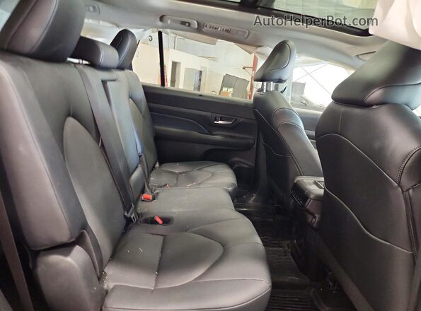 5TDAAAB57TS111095 2026 TOYOTA GRAND Silver Widok wnętrza z tyłu