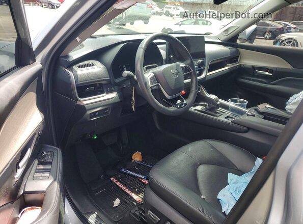 5TDAAAB58RS045083 2024 TOYOTA GRAND Gray Vista del salpicadero