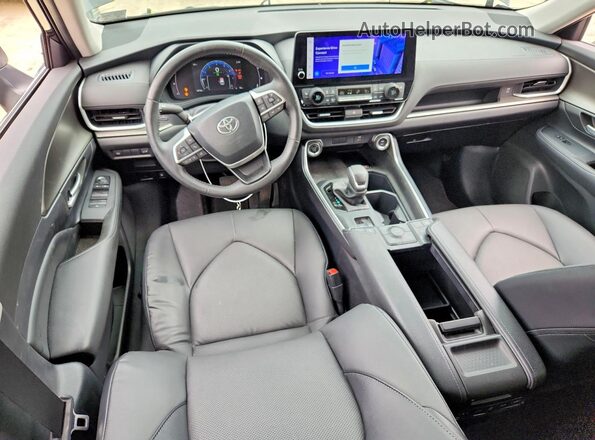 5TDAAAB58SS071351 2025 TOYOTA GRAND Черный Вид панели приборов