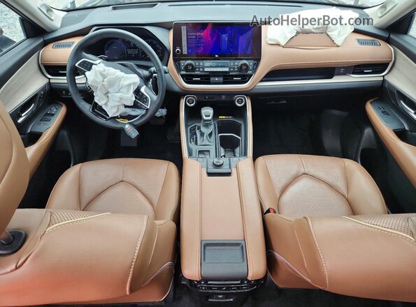 5TDAAAB58SS081135 2025 TOYOTA GRAND Gray Vista del salpicadero