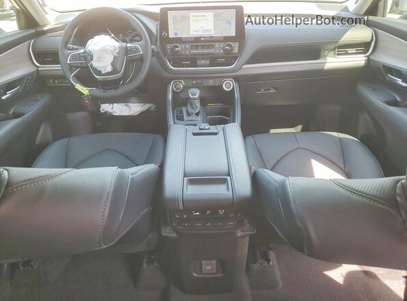 5TDAAAB58TS113812 2026 TOYOTA GRAND Silver Dashboard view