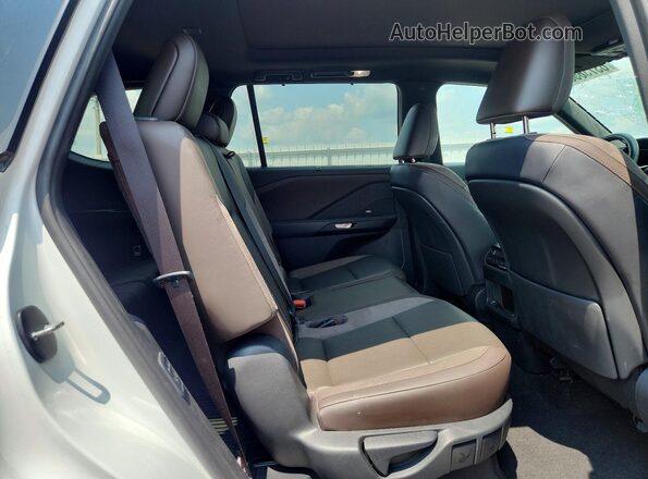 5TDAAAB62RS011603 2024 LEXUS TX White Вид задньої частини салону