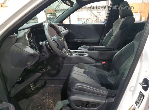 5TDABAB69RS003723 2024 LEXUS TX White Widok wnętrza z przodu