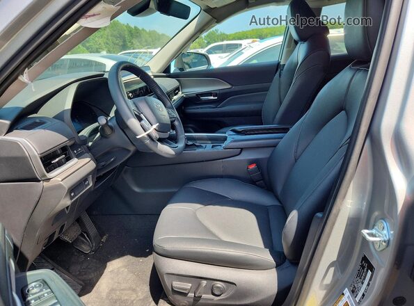 5TDACAB52TS099884 2026 TOYOTA GRAND Silver Widok wnętrza z przodu