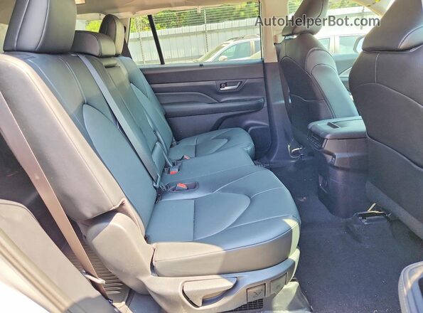 5TDACAB52TS099884 2026 TOYOTA GRAND Silver Widok wnętrza z tyłu