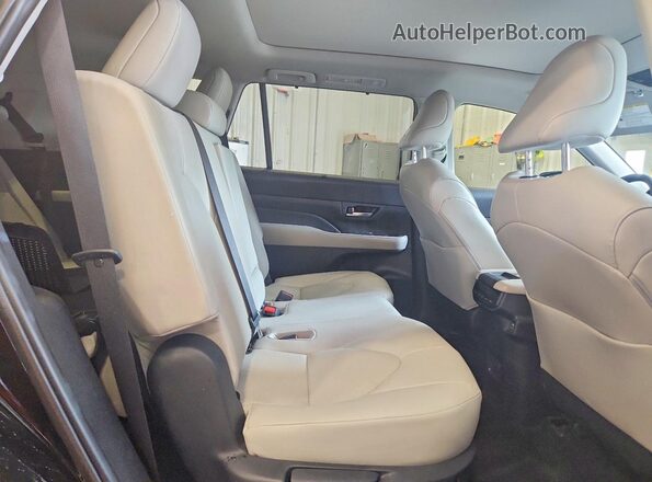 5TDACAB53SS050997 2025 TOYOTA GRAND Black Widok tylnych siedzeń