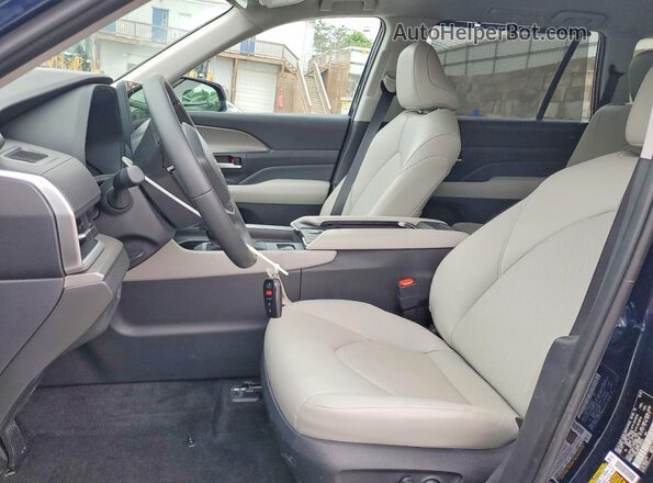 5TDACAB54TS095223 2026 TOYOTA GRAND Синий Вид салона спереди