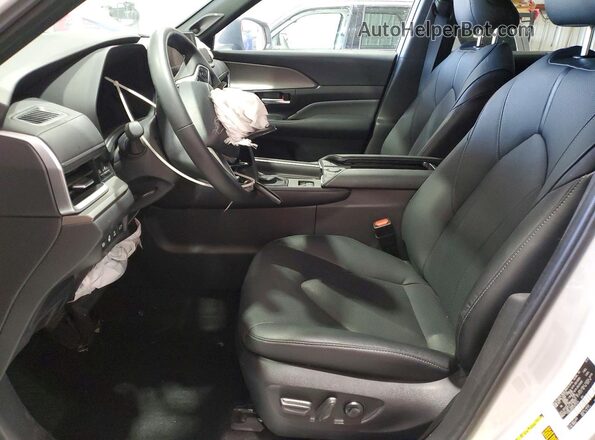 5TDACAB58TS075475 2026 TOYOTA GRAND White Вид салону спереду