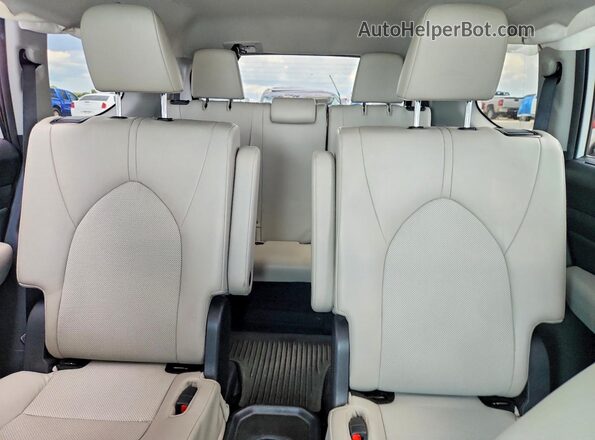 5TDACAB5XRS006019 2024 TOYOTA GRAND White უკანა სავარძლების ხედი