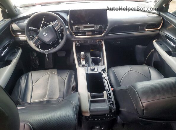 5TDADAB53TS029081 2026 TOYOTA GRAND Красный Вид панели приборов
