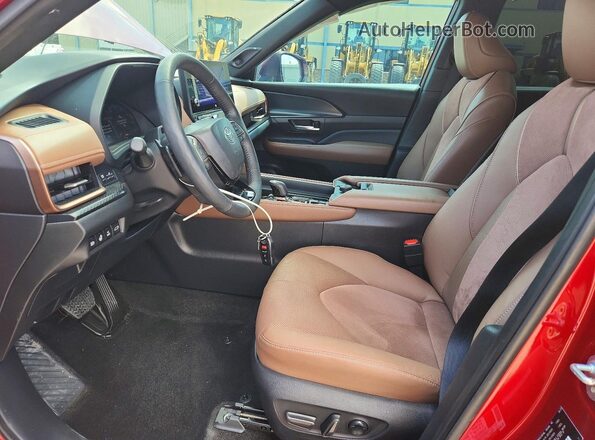 5TDADAB55SS016170 2025 TOYOTA GRAND Red Vista interior delantera