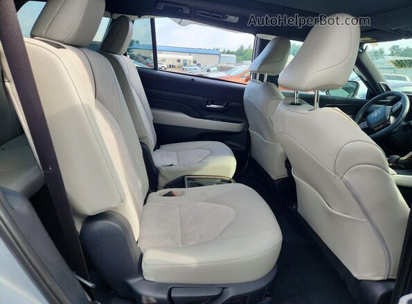 5TDADAB59TS026976 2026 TOYOTA GRAND Silver Vista del compartimento del motor