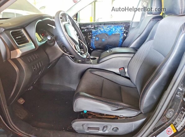 5TDBKRFH1GS299591 2016 TOYOTA HIGHLANDER Black Widok wnętrza z przodu