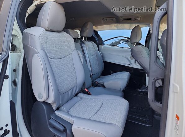 5TDBRKEC7SS287589 2025 TOYOTA SIENNA White Вид задньої частини салону