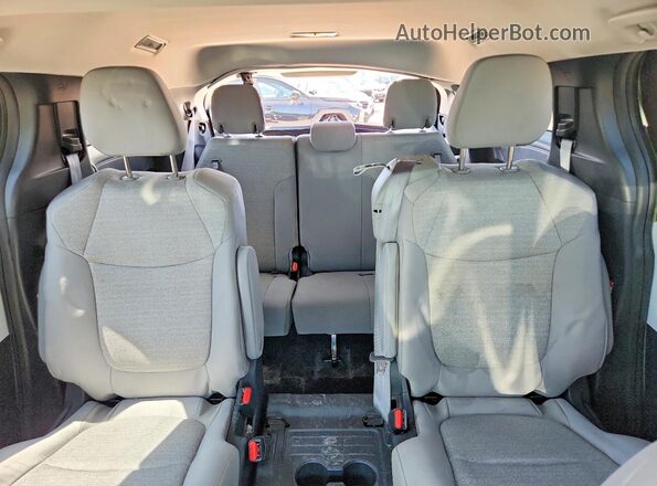 5TDBRKEC8SS240846 2025 TOYOTA SIENNA Green Rear seats view
