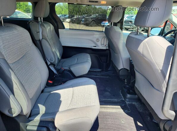 5TDBRKEC8SS240846 2025 TOYOTA SIENNA Green Rear interior view