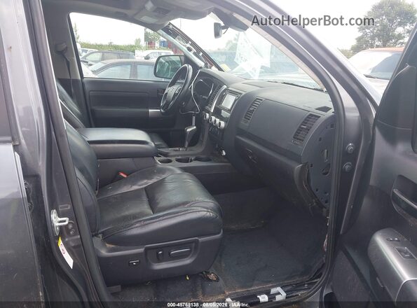 5TDBY5G11JS160089 2018 TOYOTA SEQUOIA Серый Вид салона спереди