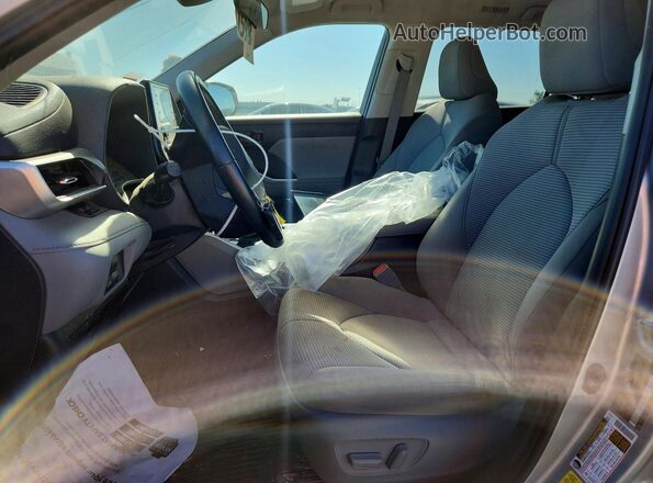 5TDBZRBH8MS550605 2021 TOYOTA HIGHLANDER Silver Widok wnętrza z przodu